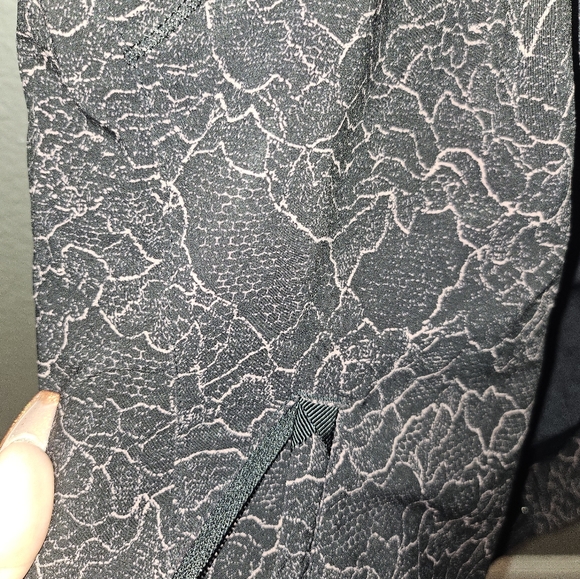 Lululemon jacket and bra size 6 size 34DD - Picture 8 of 9